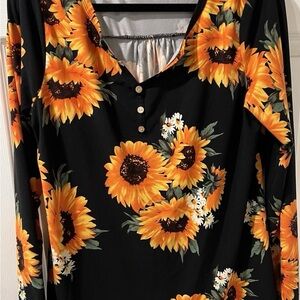 Floral Burst Long Sleeve Top. Size L.